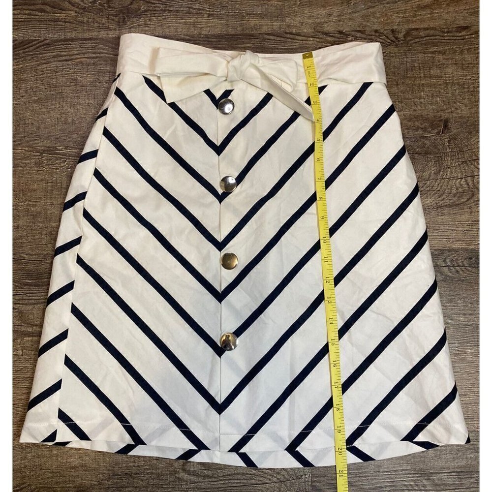 Venus Women’s White Skirt A-Line Black Stripes Size US 2 - Picture 6 of 7